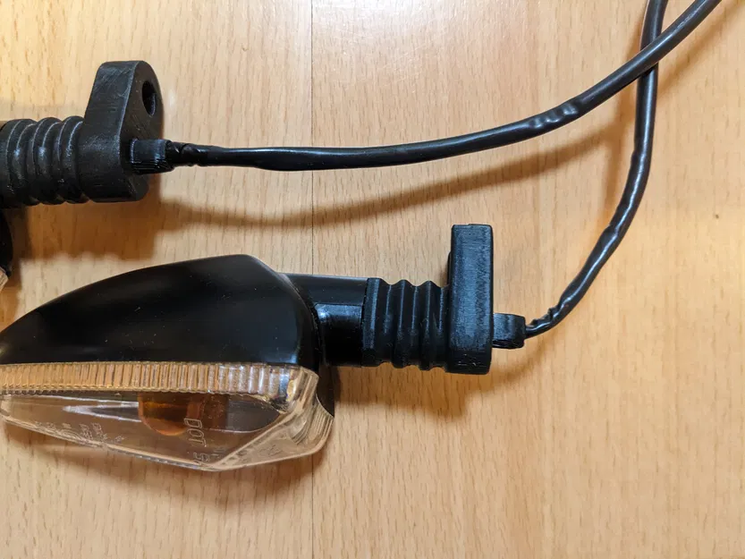 Pat thay thế xi nhan cho xe Triumph - Image 4