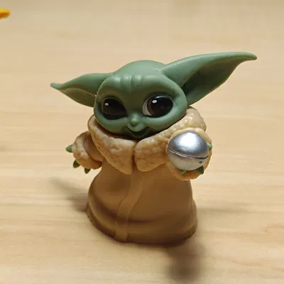 Mô hình Grogu cầm bóng