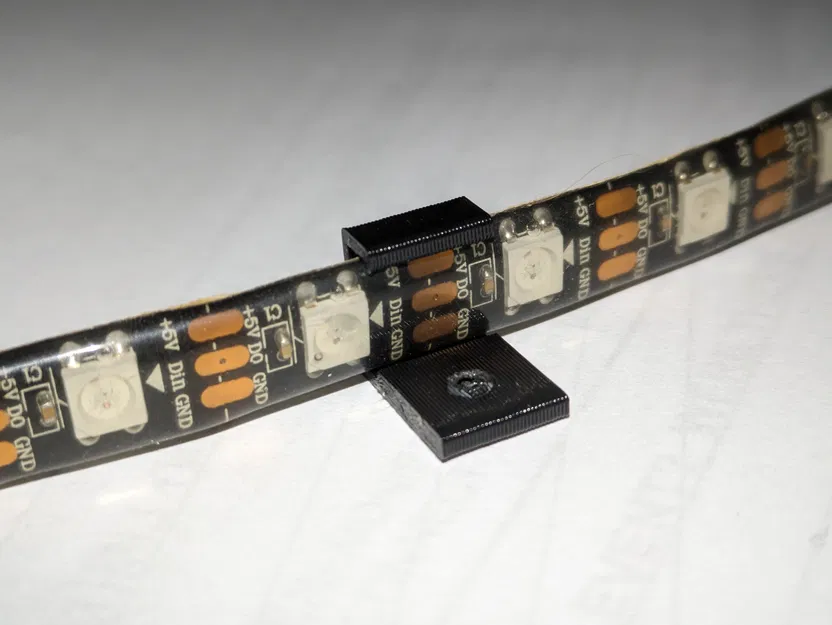 Kẹp Dải Đèn LED Tối Giản Góc 90 Độ - Image 1