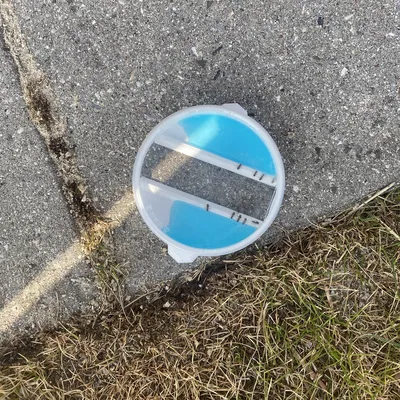 Hệ Thống Phân Phối Thuốc Độc Cho Kiến Với Nắp Pringles