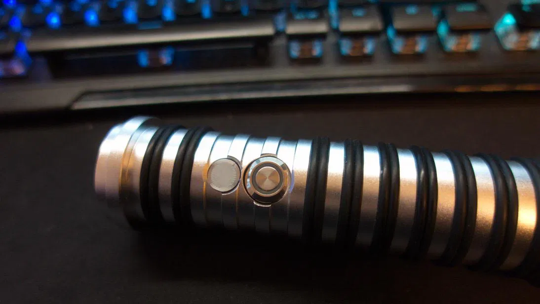 Nút Bịt Cổng Sạc Thanh Kiếm Ánh Sáng - Image 2