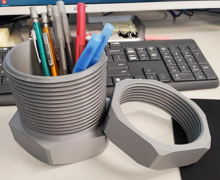 Ly cắm bút Bu Lông và Đai Ốc - Image 1