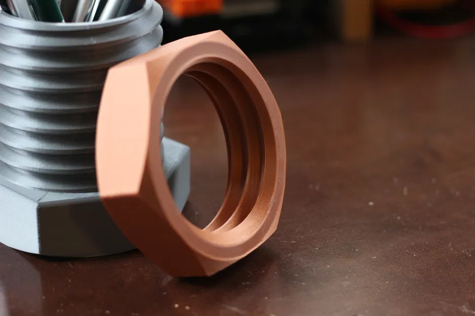 Organizer bút hình đai ốc và ốc vít khổng lồ - Image 4