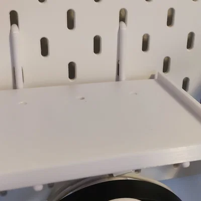 Kệ IKEA Skadis có gờ