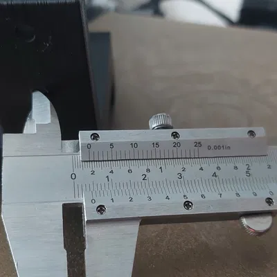 Giá đỡ đàn Ghi-ta (Gitarrenhalter)