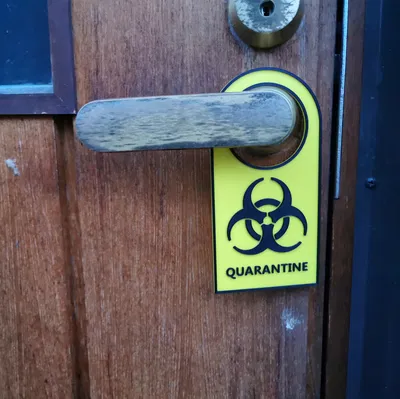 Biển báo cách ly cho tay nắm cửa