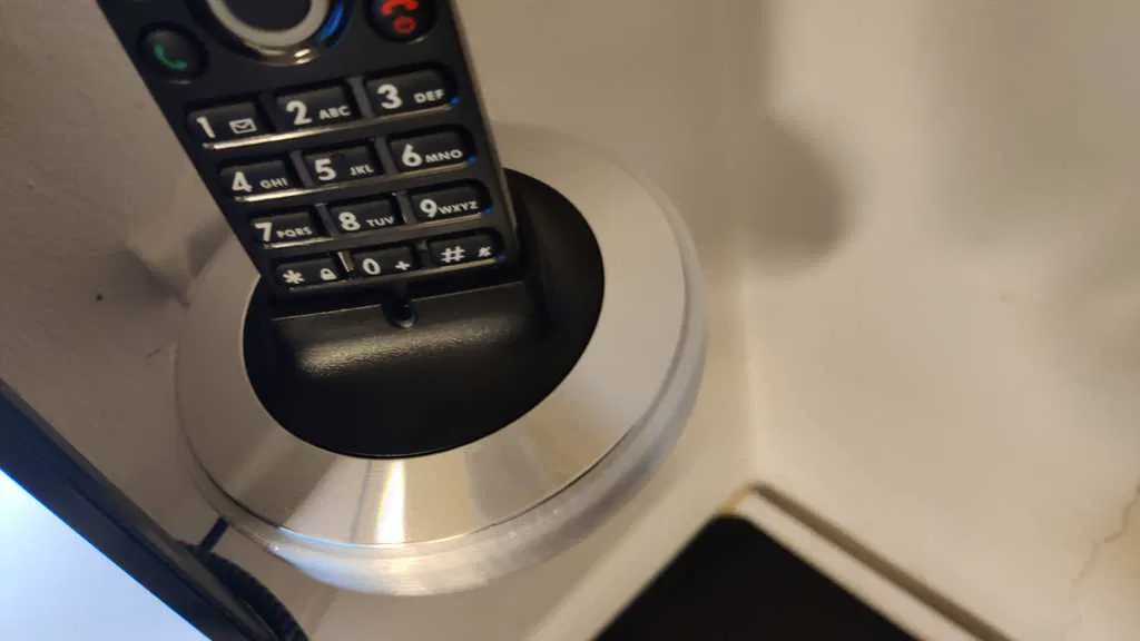 Giá đỡ treo tường điện thoại Wildix Air - Image 1