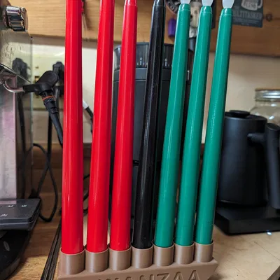 Kệ Nến Kwanzaa (Kwanzaa Kinara)