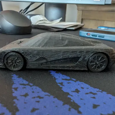 Mô hình Koenigsegg CCX với bánh xe in liền quay được