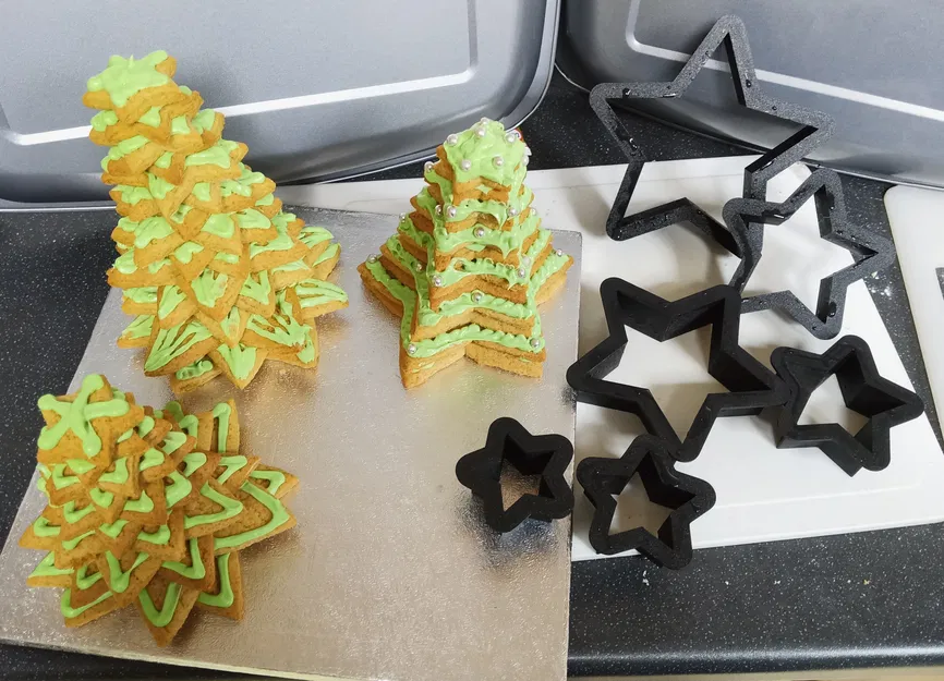 Khuôn Cắt Bánh Quy Hình Cây Thông Noel - Image 1