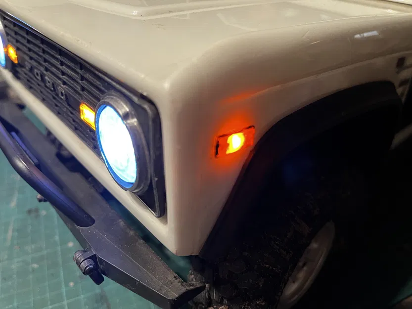 Đèn xi nhan hông xe Axial Early Bronco - Image 1