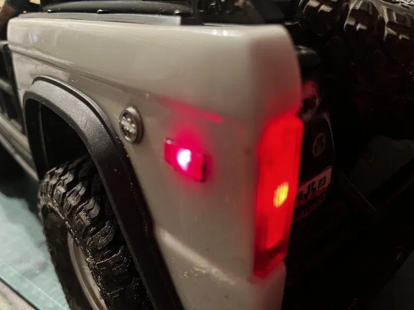 Đèn xi nhan hông xe Axial Early Bronco - Image 3