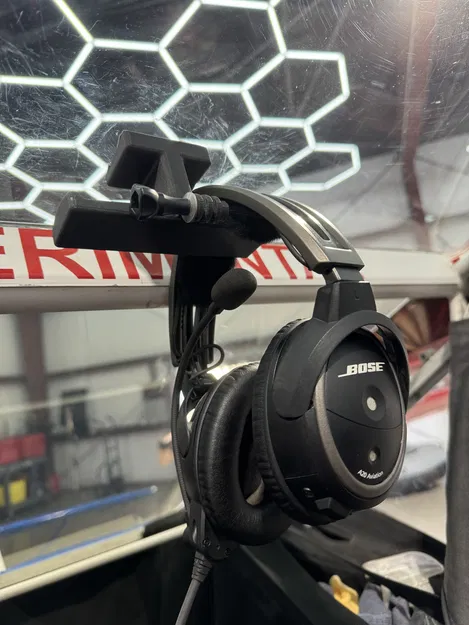 Móc Treo Tai Nghe Kèm Giá Gắn GoPro - Image 1