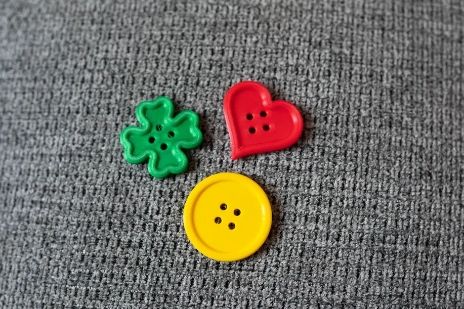 Mặt dây chuyền - Nút áo may mắn - Image 1