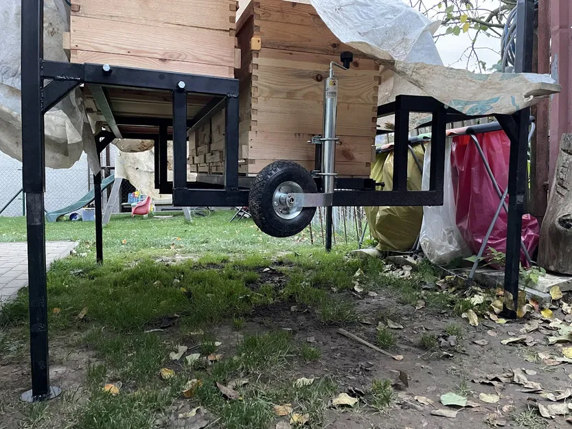 Rohovnik Vận Chuyển Thùng Ong (Rohovnik na včelí úľ) - Image 1