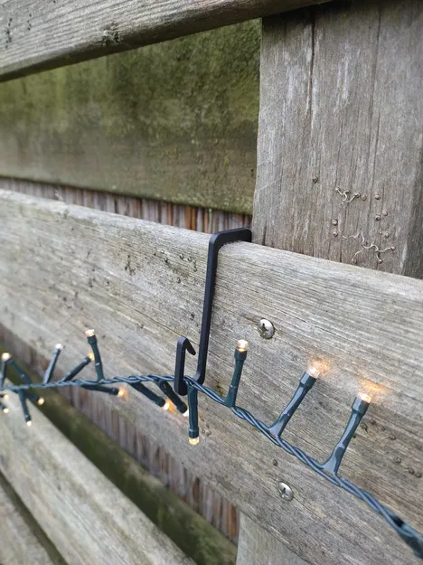 Giá Treo Dây Đèn Giáng Sinh Lên Hàng Rào 20mm - Image 1