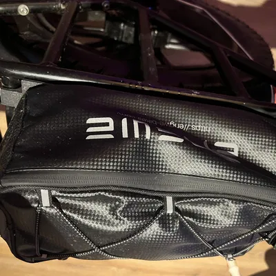 Hệ thống đế gắn túi tháo lắp nhanh cho xe đạp fatbike