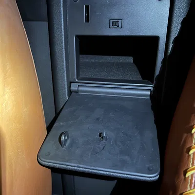 Lẫy hộp đồ trung tâm phía sau cho Audi TT