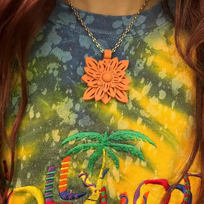 Mặt dây chuyền Hoa tùy chỉnh và xoay được