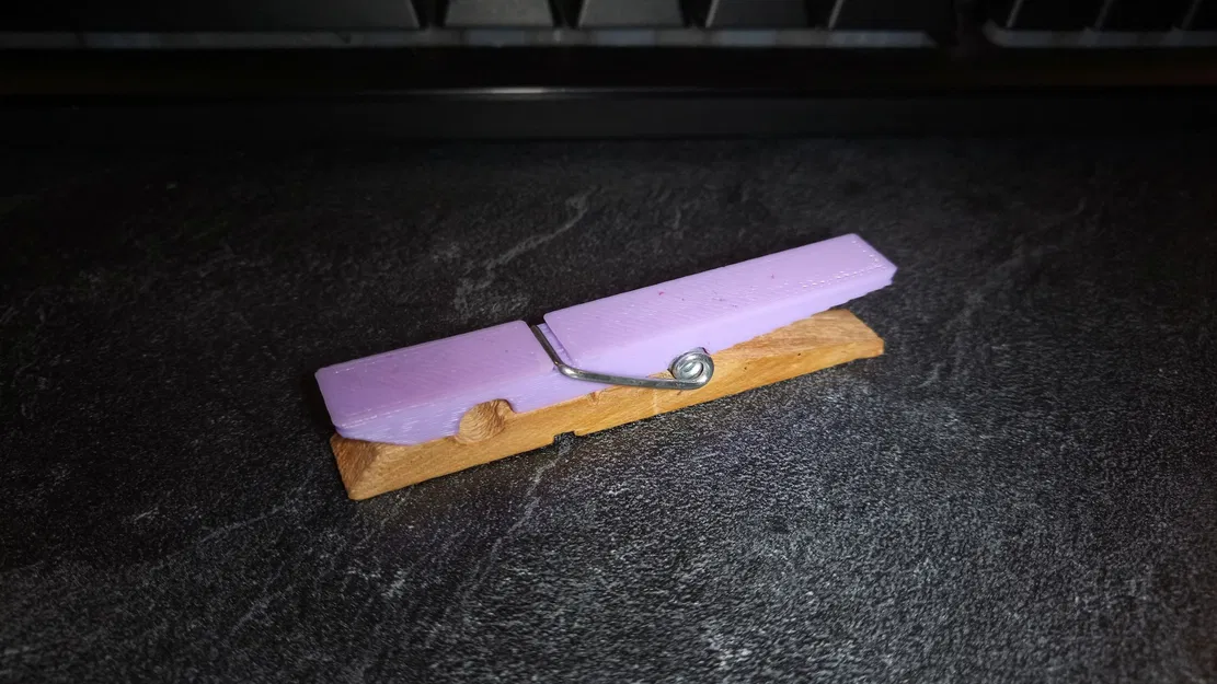 Kẹp quần áo (bản sao của loại gỗ) - Image 1