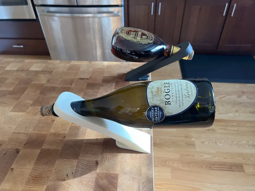 Rượu Thần: Làm Chai Rượu Của Bạn Treo Lơ Lửng - Image 2