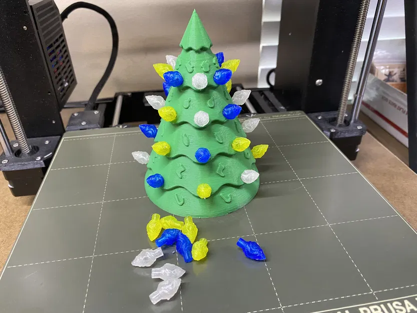 Cây Thông Noel Có Đèn Trang Trí - Image 1