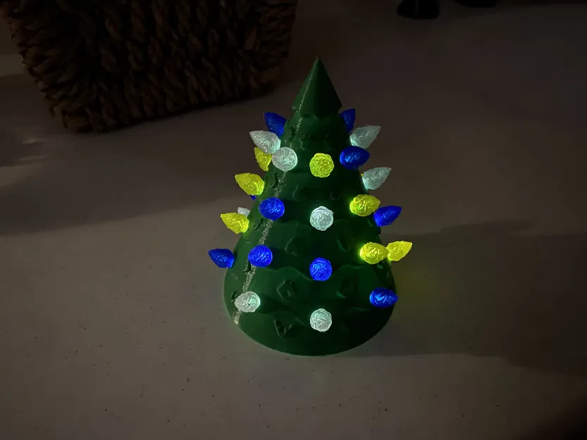 Cây Thông Noel Có Đèn Trang Trí - Image 3