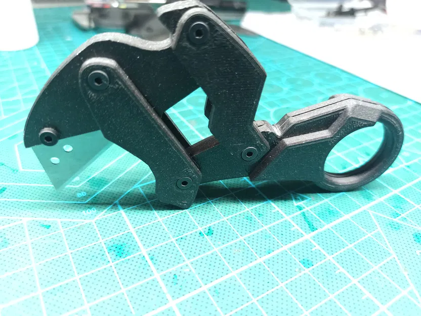 Dao Karambit Gấp với Lưỡi Dao Đa Năng - Image 3