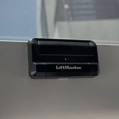 Pat Gắn Remote Cửa Cuốn Cho Tesla Model Y