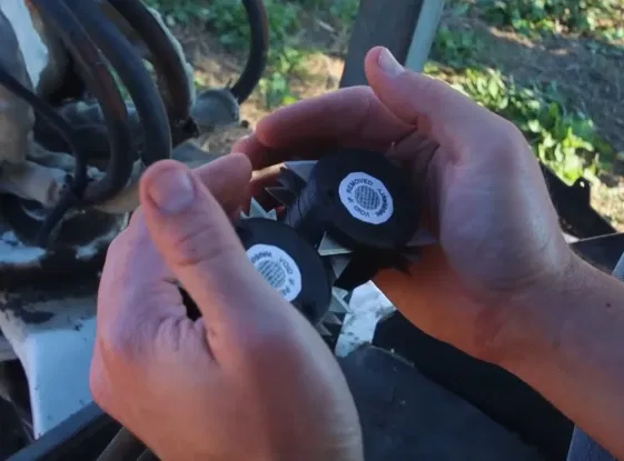 Tay Cầm Gai Máy Đào Bobcat 337 - Image 1