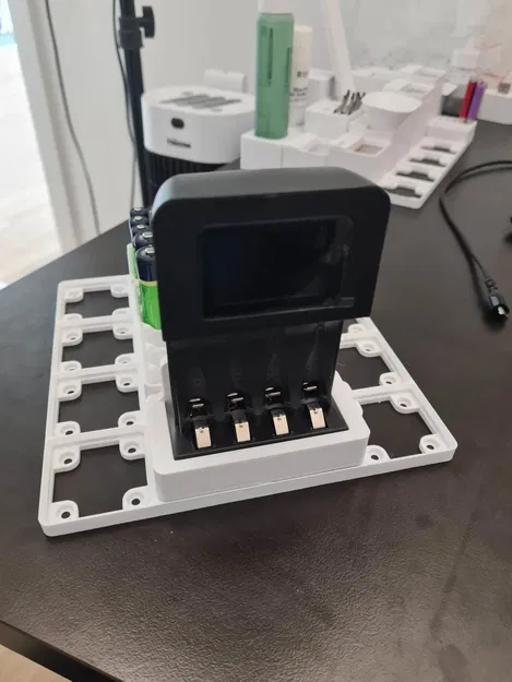 Hộp Đựng Sạc Pin Gridfinity - Image 1