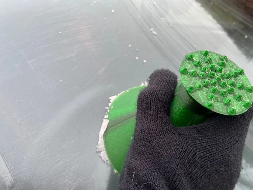 Dụng Cụ Cạo Băng Trên Kính Chắn Gió Xe Hơi - Image 1