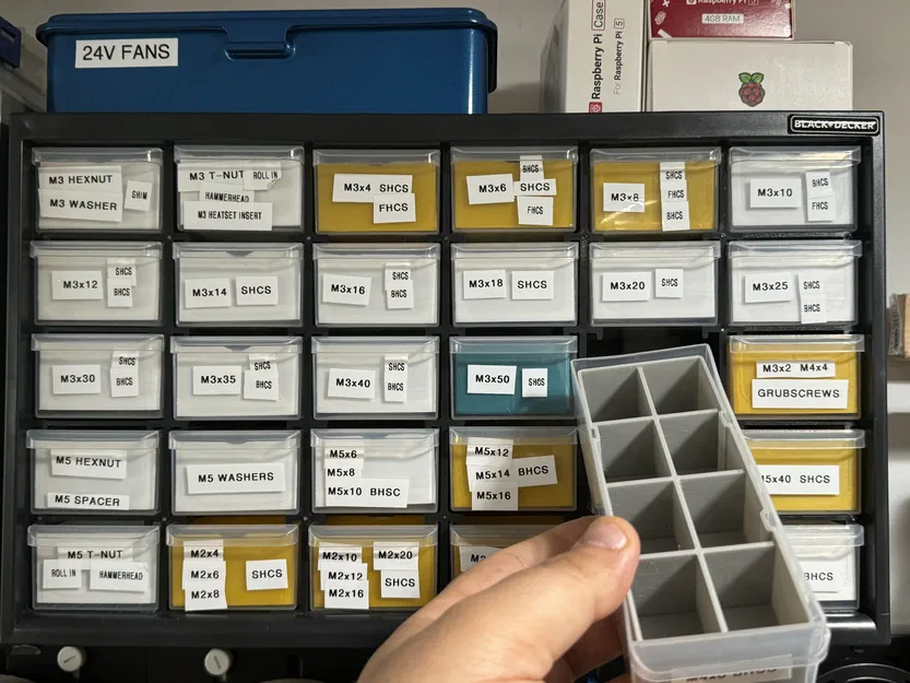 Khay Chia Ngăn Kéo Đựng Đồ Lặt Vặt Black & Decker - Image 1