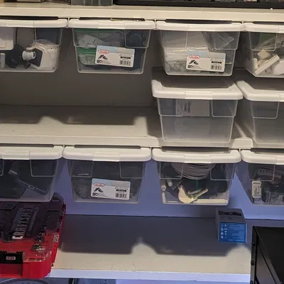 Ray gắn hộp lưu trữ Sterilite 6qt