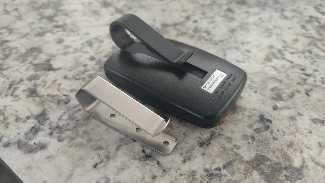 Kẹp Che Nắng Cho Remote Cửa Cuốn LiftMaster 375UT - Image 1