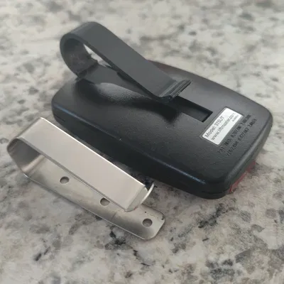 Kẹp Che Nắng Cho Remote Cửa Cuốn LiftMaster 375UT