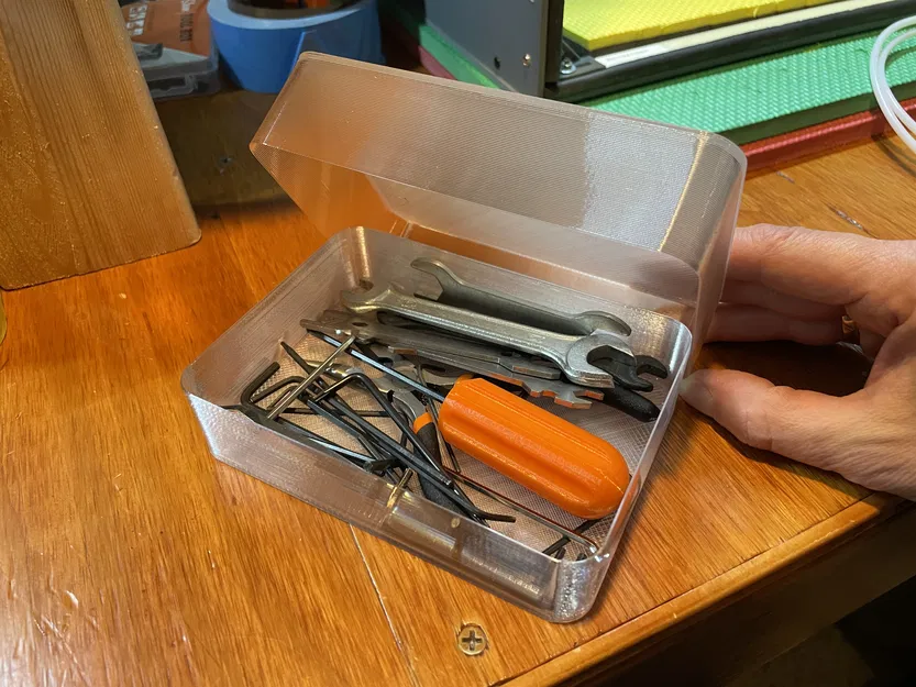 Hộp Đựng Dụng Cụ Mở Chậm - Image 1