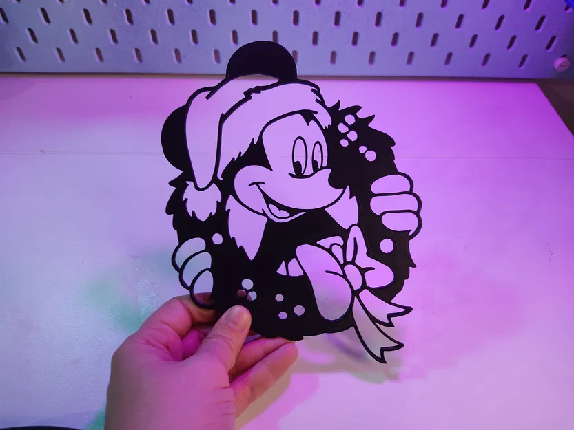 Mickey hóa trang mùa Giáng sinh - Image 1