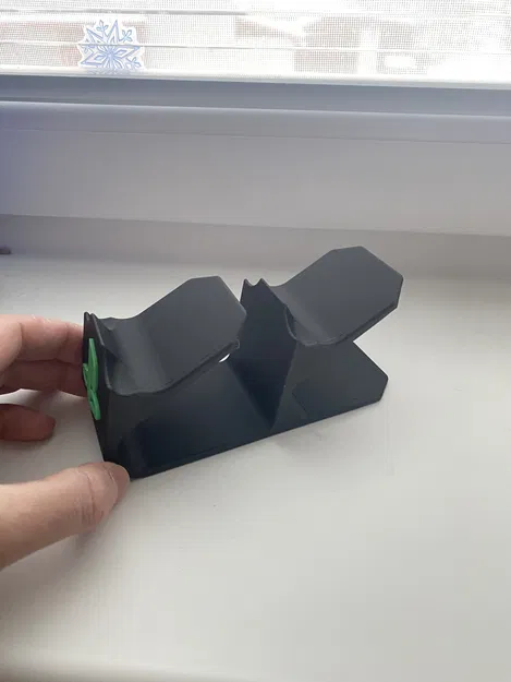 Chân đế giữ 2 tay cầm PS4 - Image 2