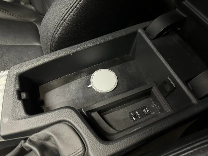 Giá Đỡ Sạc MagSafe Hộc Console Xe BMW 3 Series - Image 2