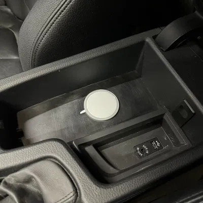 Giá Đỡ Sạc MagSafe Hộc Console Xe BMW 3 Series