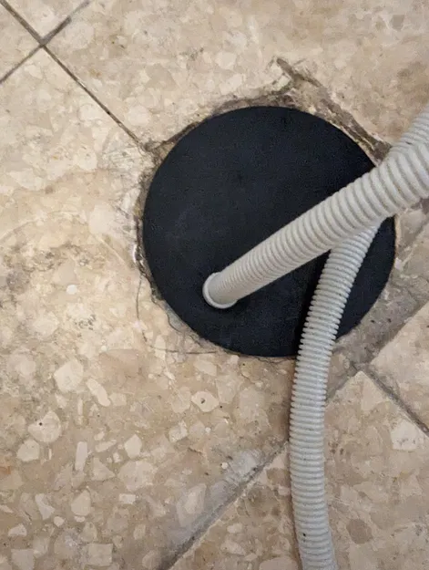 Nắp Cống Có Lỗ Luồn Ống - Image 1