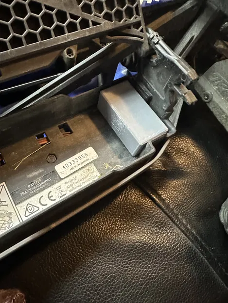 Phần đệm pin Traxxas Sledge - Image 1