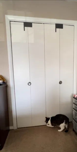 CẬP NHẬT: Chặn Cửa Gấp Chống Mèo/Trẻ Nhỏ Có Móc Treo Đôi - Image 1