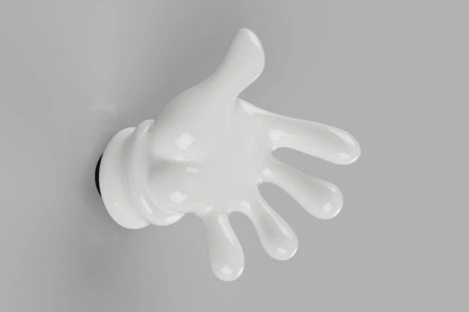 Móc Treo Đồ Hình Bàn Tay Mickey Mouse - Image 1