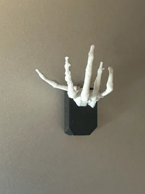 Móc Treo Tường Hình Bàn Tay Bộ Xương SkeleHand - Image 1