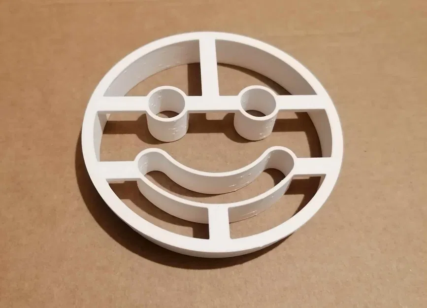 Khuôn Cắt Bánh Hình Mặt Cười Emoji - Image 1