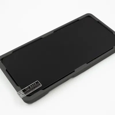 Dụng Cụ Hỗ Trợ Dán Kính Cường Lực Cho iPhone 15 Pro và Pro Max