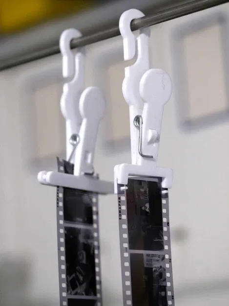 Bộ kẹp phim phiên bản 2 kèm giá treo và gạt phim - Image 1