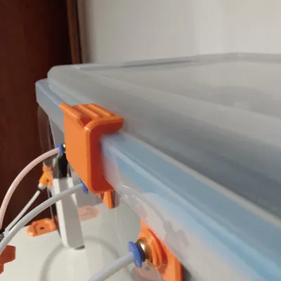 Kẹp Hộp Khô Sterilite Có Ron